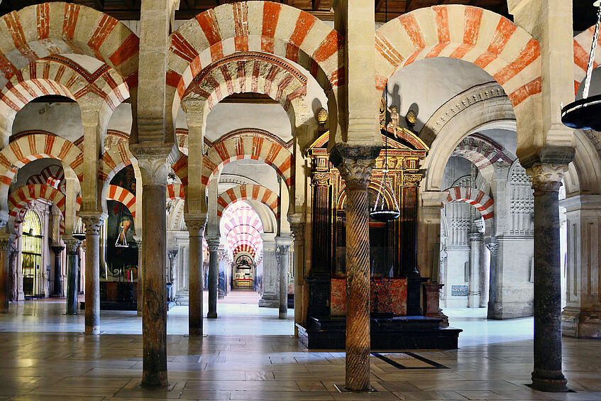 Mezquita in Cordoba - Hall with columns