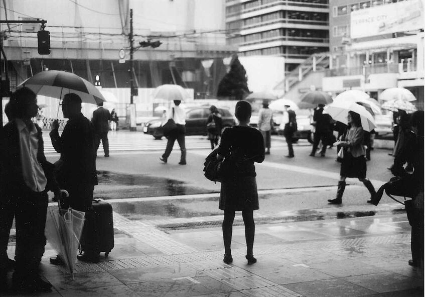 Menschen bei der Shinjuku Station.