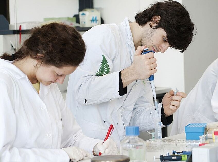 Two students in the laboratory.