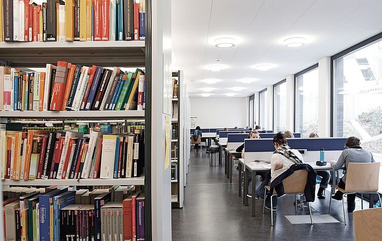 Library in the Sensengasse 2.