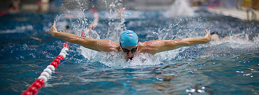 Sportschwimmer im Wasser