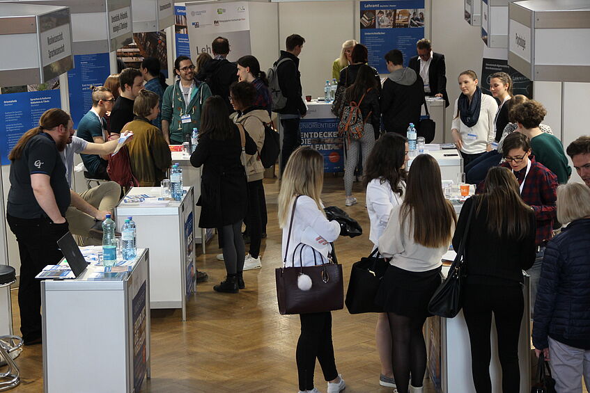 People visiting uniorientiert