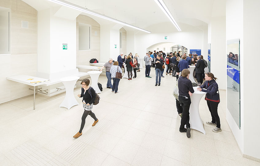 Students in the Tiefparterre/lower ground floor learning zone.